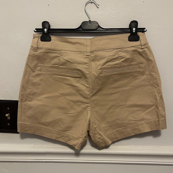 Old Navy Everyday Khaki Short - Size 4 - Picture 3 of 4